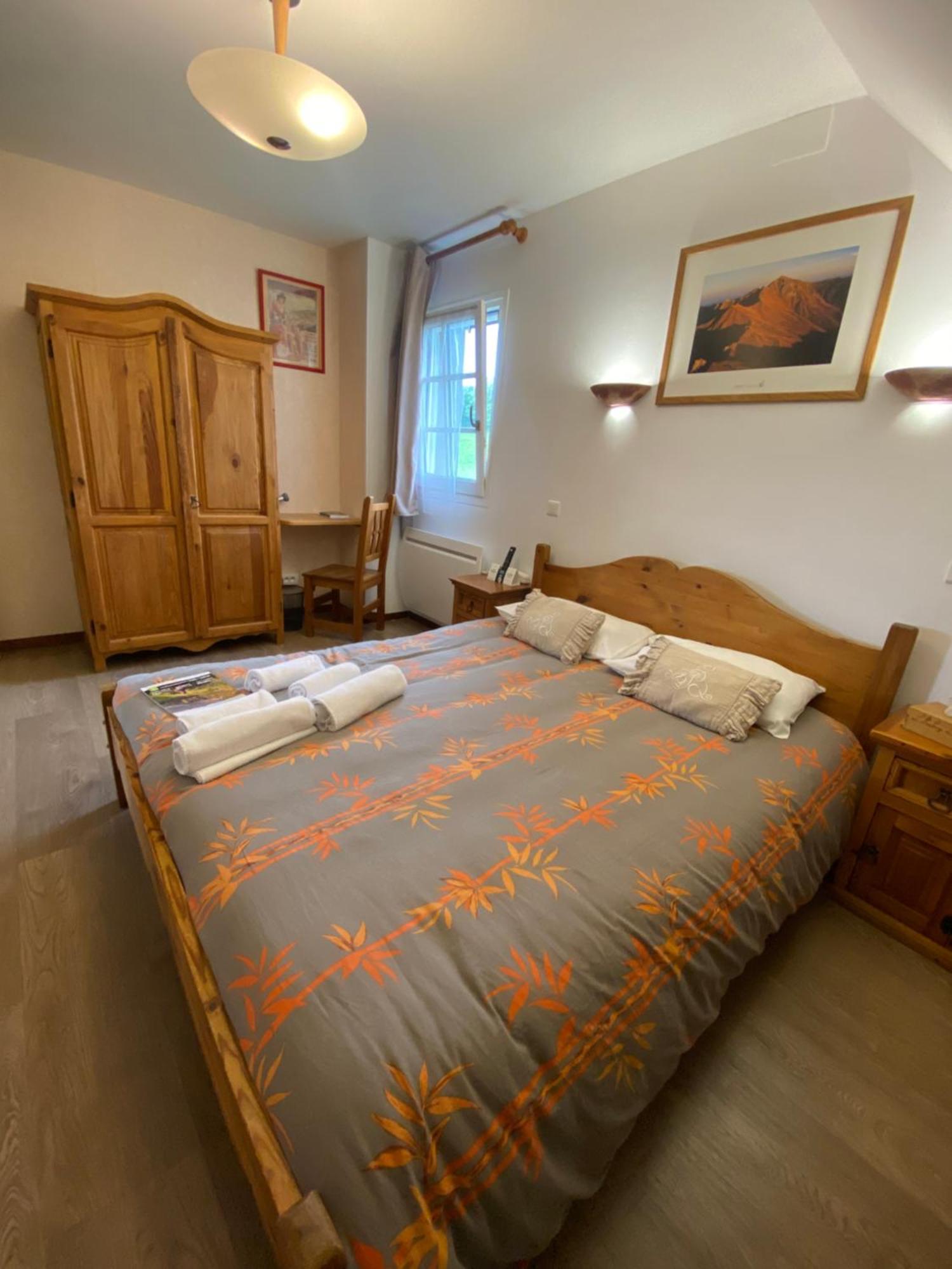 Logis Hotel Restaurant Auberge Du Bougnat Saint-Victor-la-Riviere Zewnętrze zdjęcie