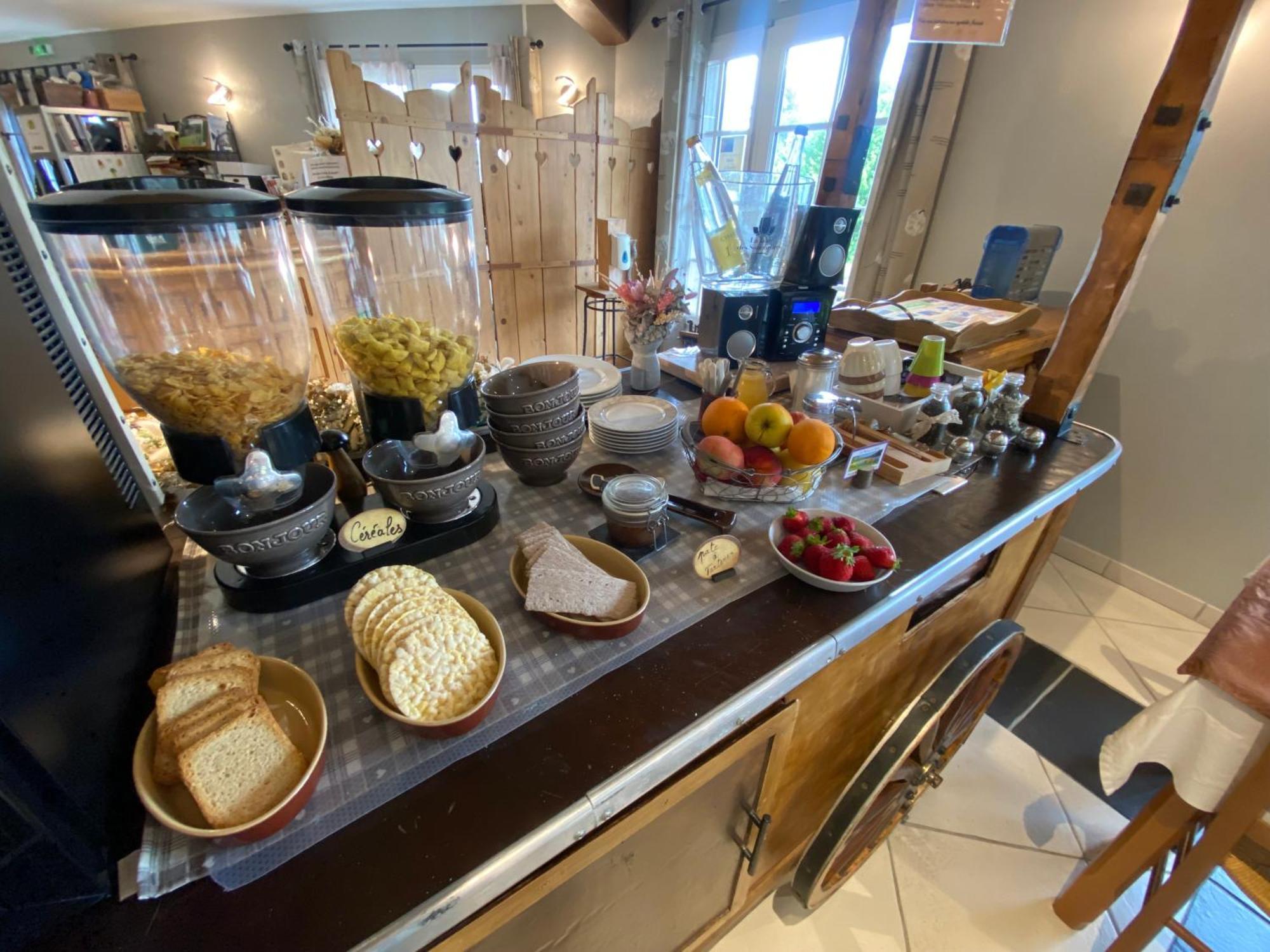 Logis Hotel Restaurant Auberge Du Bougnat Saint-Victor-la-Riviere Zewnętrze zdjęcie